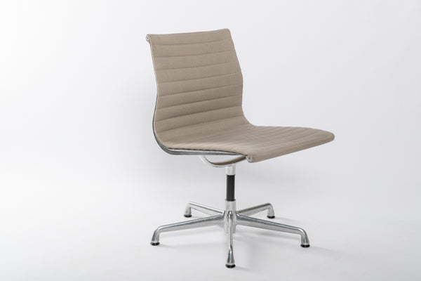 Eames Aluminium Group 105 Chair